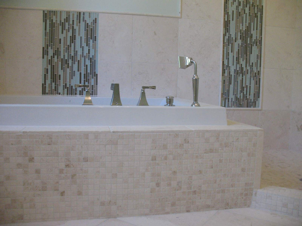 Tub & glass accent
